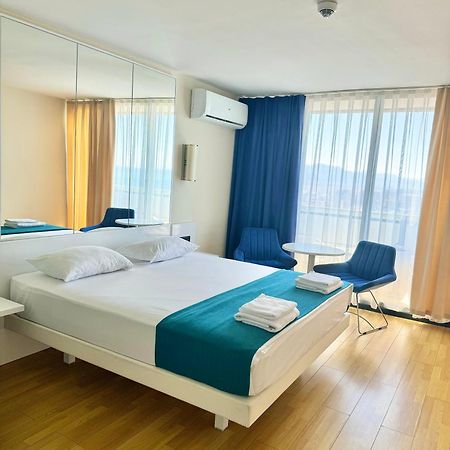 Lux Apartaments Батуми Екстериор снимка
