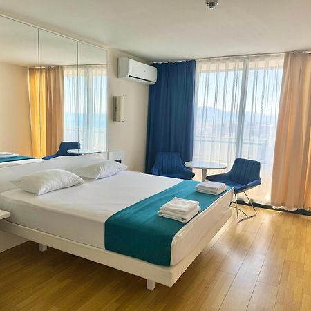 Lux Apartaments Батуми Екстериор снимка