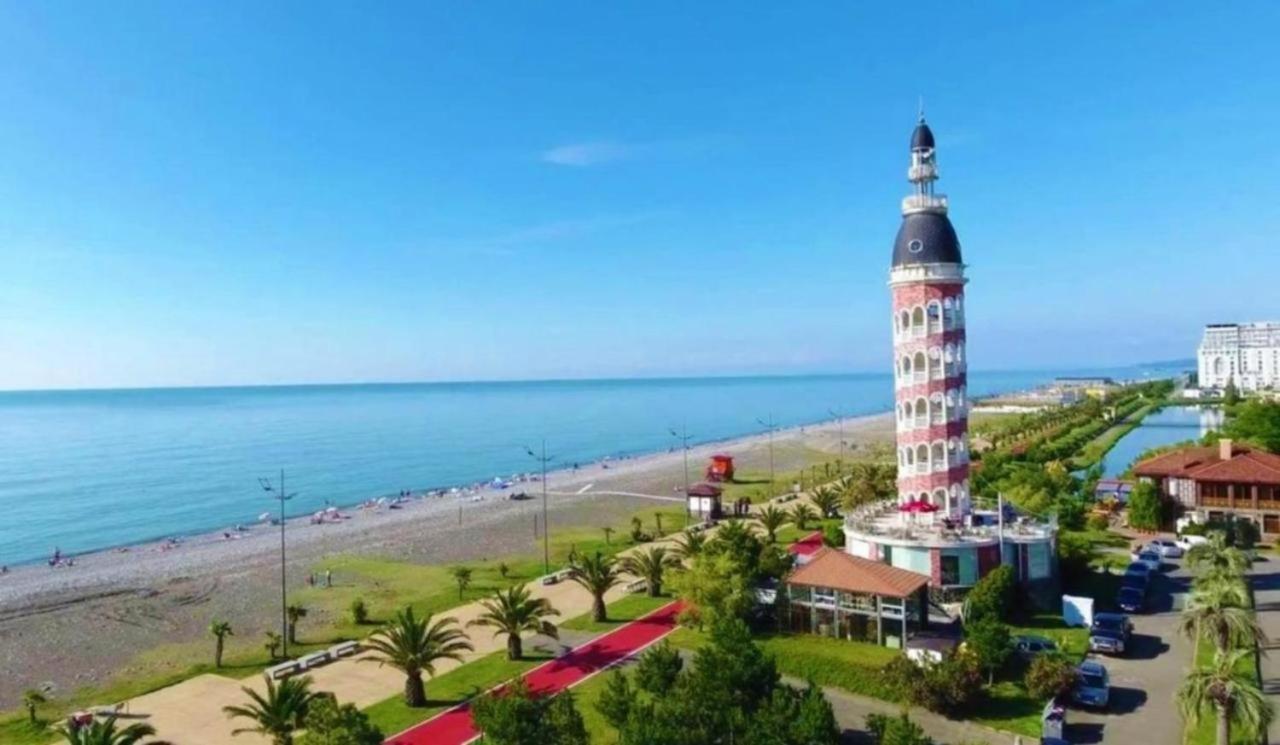 Lux Apartaments Батуми Екстериор снимка
