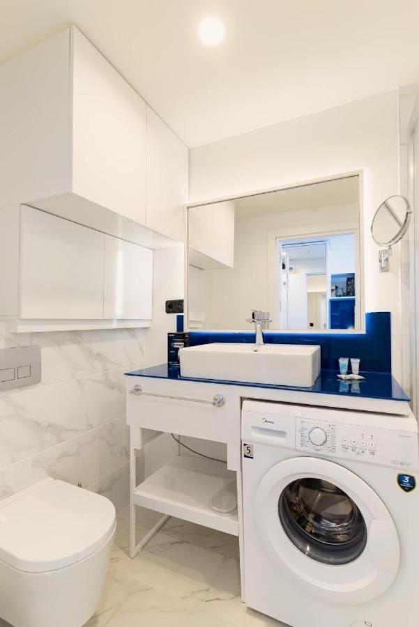 Lux Apartaments Батуми Екстериор снимка