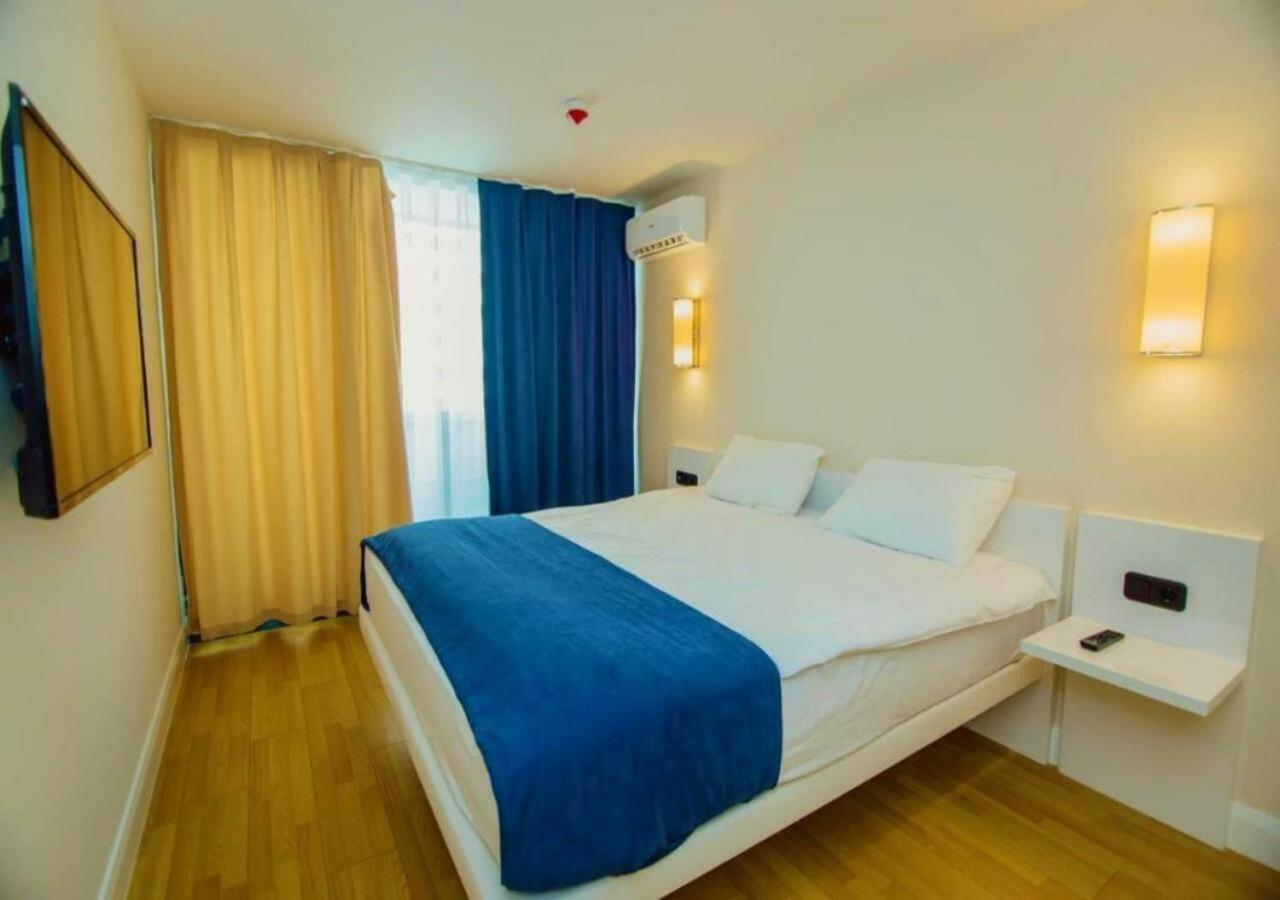 Lux Apartaments Батуми Екстериор снимка