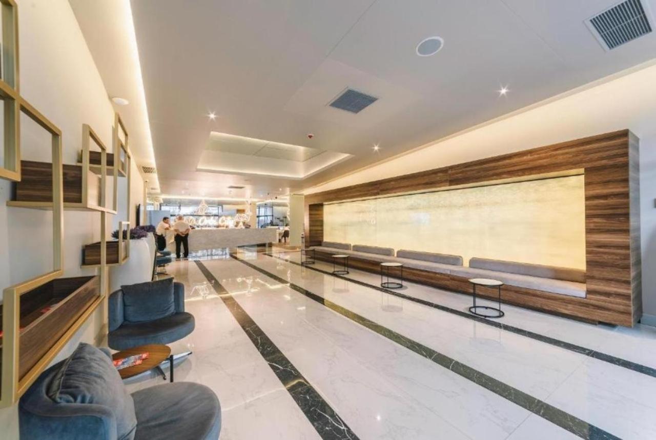 Lux Apartaments Батуми Екстериор снимка
