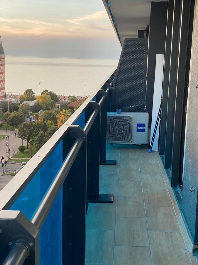 Lux Apartaments Батуми Стая снимка