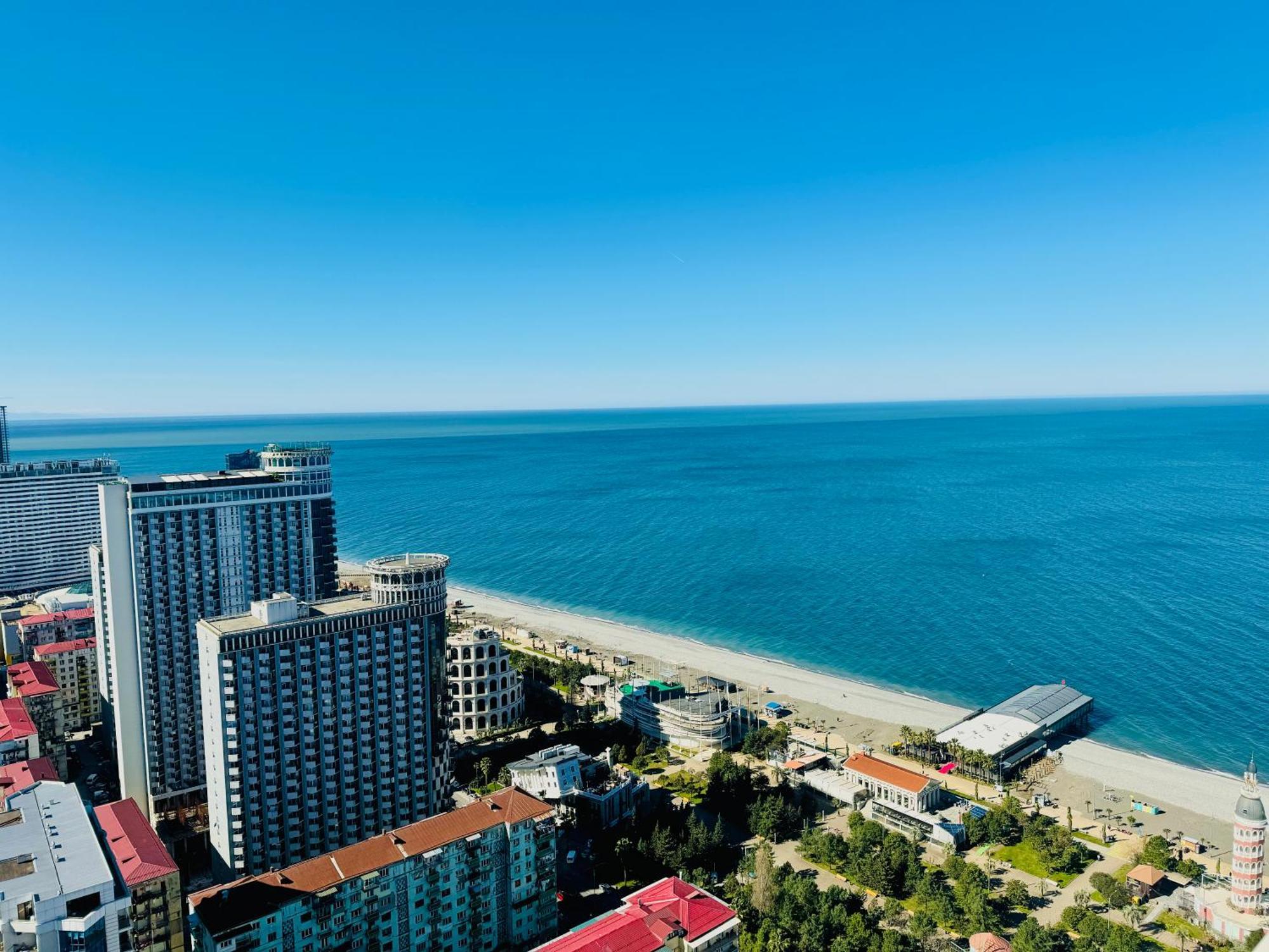 Lux Apartaments Батуми Екстериор снимка