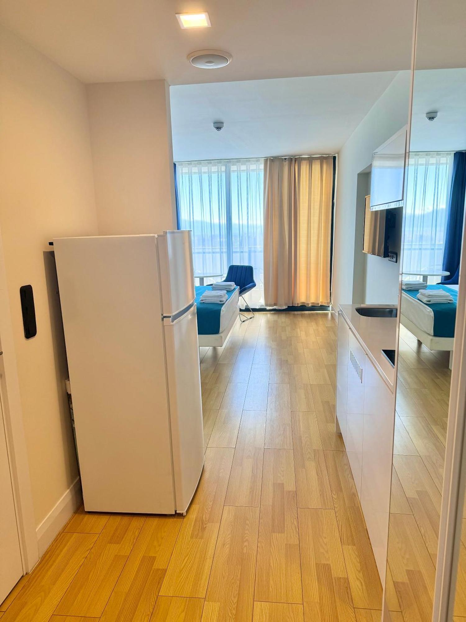 Lux Apartaments Батуми Екстериор снимка