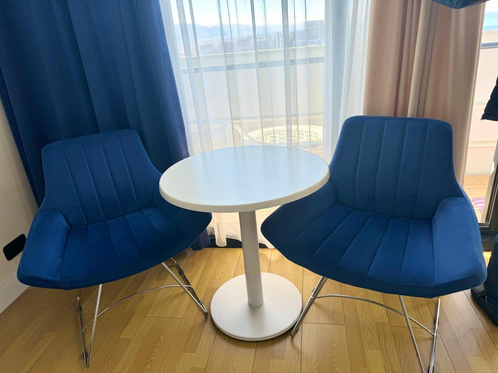 Lux Apartaments Батуми Екстериор снимка