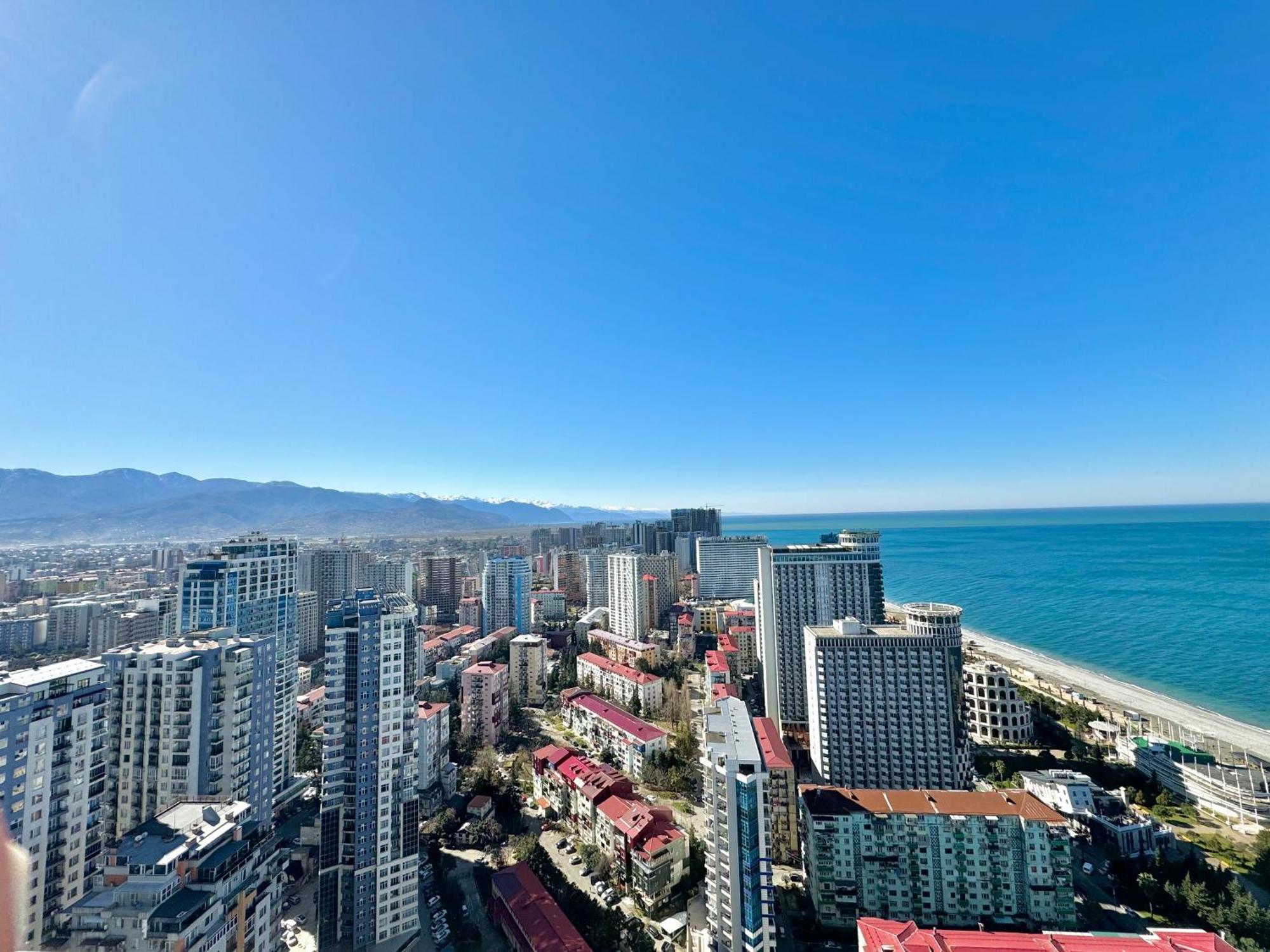 Lux Apartaments Батуми Екстериор снимка