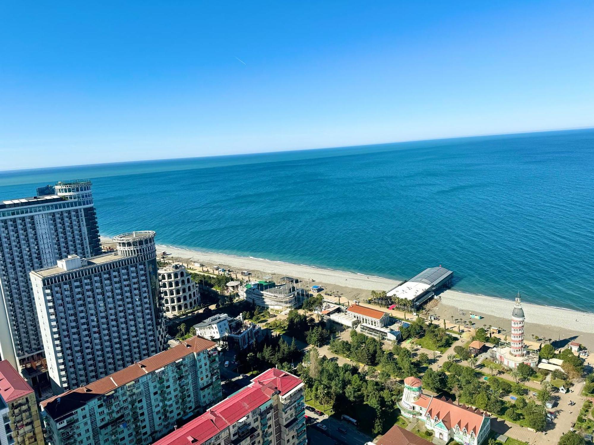 Lux Apartaments Батуми Екстериор снимка
